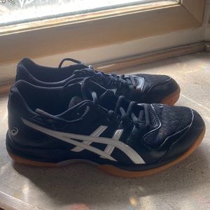 Women’s ASICS size 8 Volleyball shoes